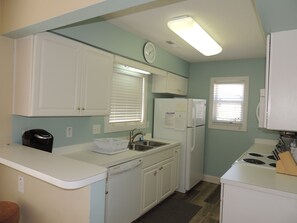 Condo, 3 Bedrooms | Private kitchen