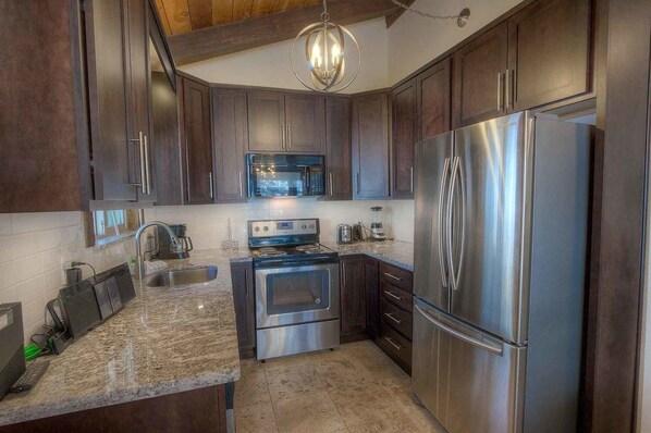 Fridge, microwave, stovetop, dishwasher