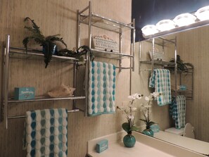 Condo, 2 Bedrooms | Bathroom | Towels