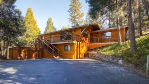Front of property - Yosemite Scenic Wonders  Golden Trout (Oakhurst)