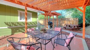 BBQ/picnic Area - Scenic Wonders Harmony Hilltop 3 Bd (Oakhurst)