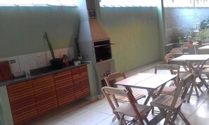 BBQ/picnic area - OUTHome - Espaço e Sabores (São Sebastião)