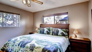 4 bedrooms, individually decorated, individually furnished, free WiFi - Scenic Wonders Lazy Bear Lodge 4 Bedroom (Oakhurst)