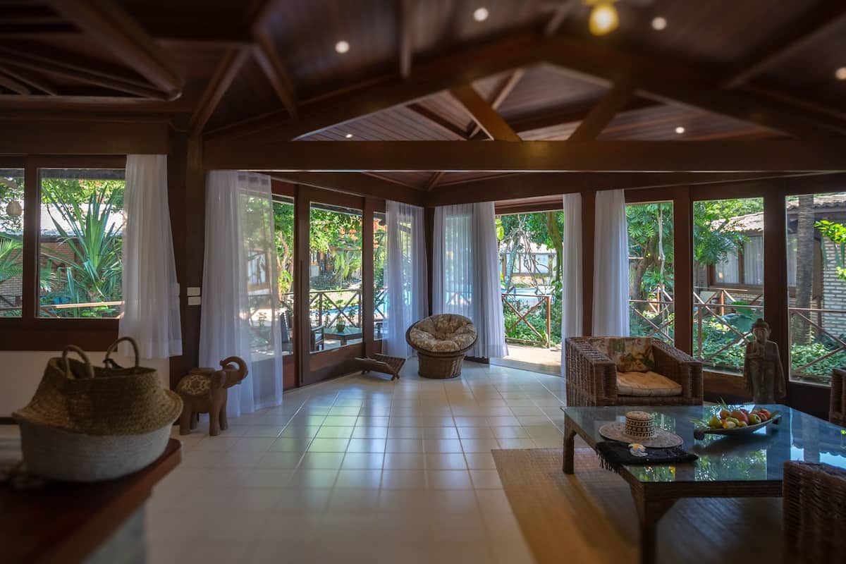 deluxe house | living area | flat-screen tv