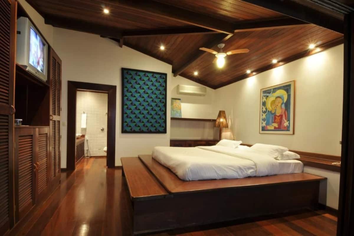 luxury house | minibar, individually decorated, desk, soundproofing