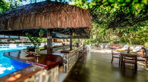 Bar junto a la alberca