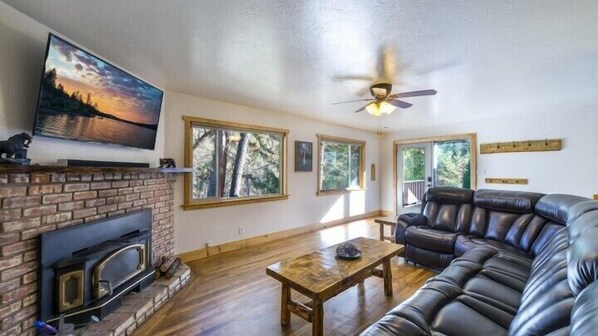 55-inch LED TV with cable channels, TV, fireplace - Yosemite Scenic Wonders Magic Escape (Oakhurst)