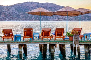 Plage privée, service de navette pour la plage (gratuit), chaise longue