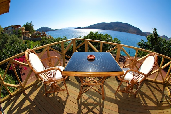 Habitación Deluxe, balcón, vista al mar | Vista del balcón