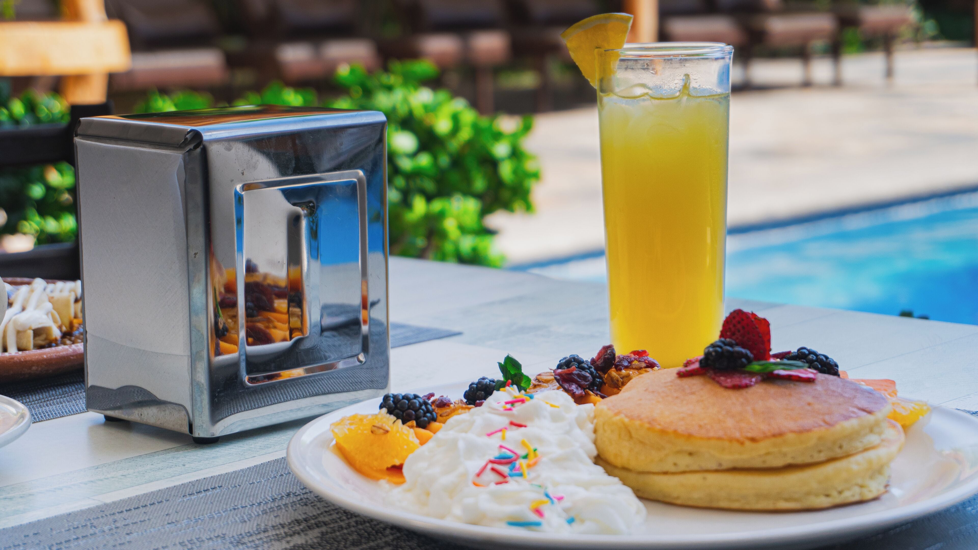 daily cooked-to-order breakfast for a fee