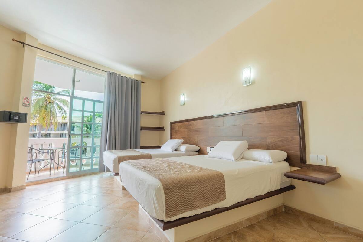 Double Room with Balcony | Iron/ironing board (on request), free WiFi, individually furnished