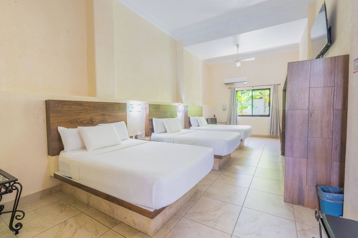 Large Double Room | Iron/ironing board (on request), free WiFi, individually furnished