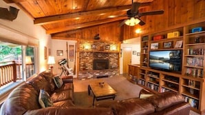 House, 4 Bedrooms | Living room | TV, fireplace, Netflix, DVD player