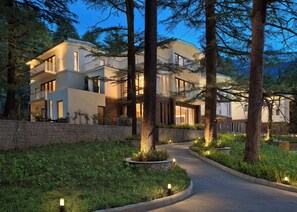 Exterior - Hyatt Regency Dharamshala Resort (Dharamshala)