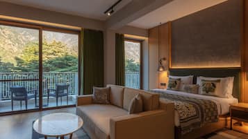 Club Room, 1 King Bed, Balcony