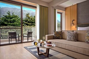 Breakfast, lunch, dinner served; local cuisine - Hyatt Regency Dharamshala Resort (Dharamshala)