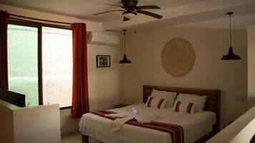 Chambre Deluxe, 1 trĂšs grand lit, vue piscine