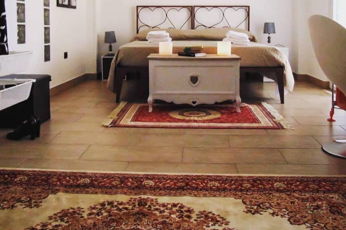 Premium bedding, down duvets, free WiFi, bed sheets