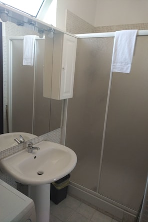 Comfort Apartment, 1 Bedroom, City View | Bathroom | Shower, free toiletries, hair dryer, slippers