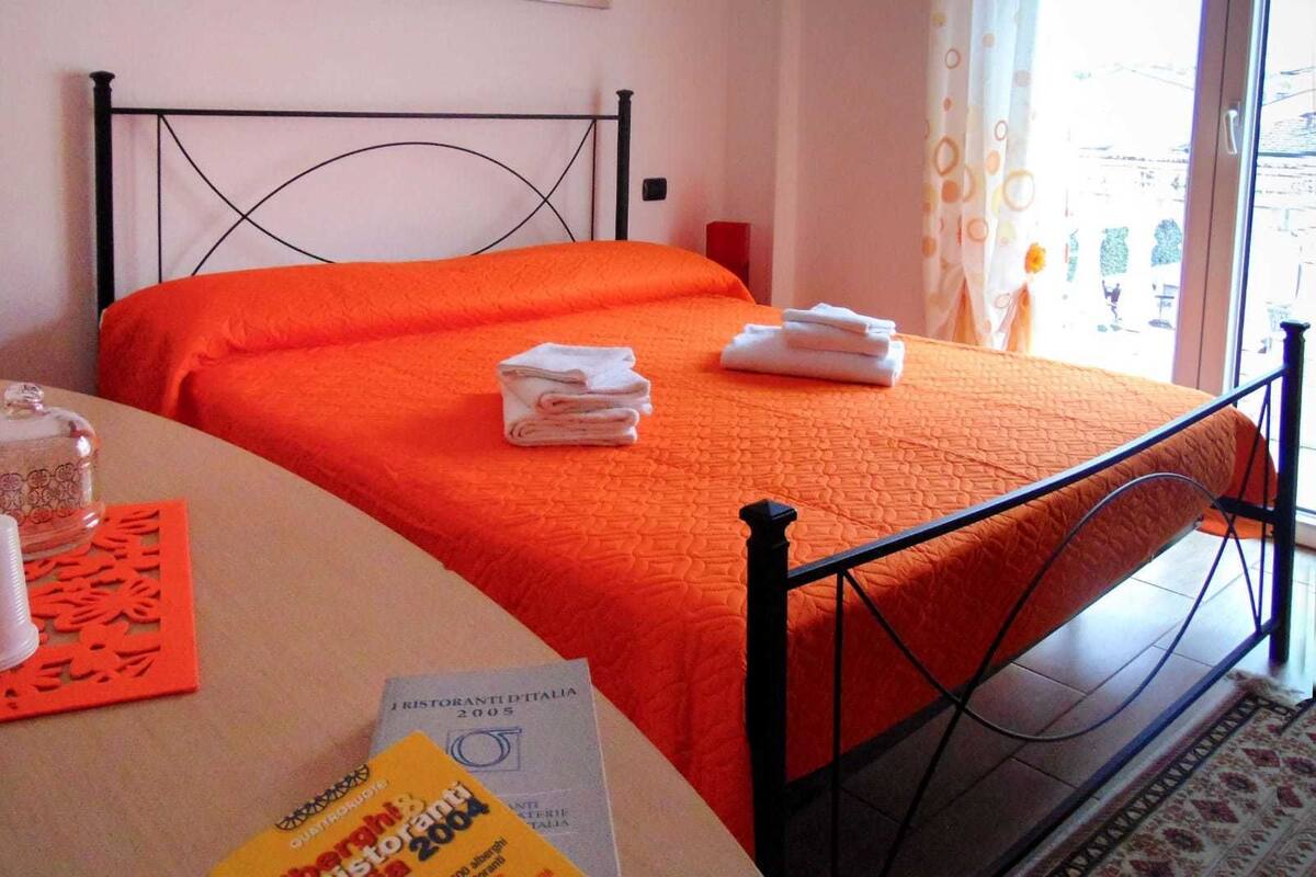 Premium bedding, down duvets, free WiFi, bed sheets