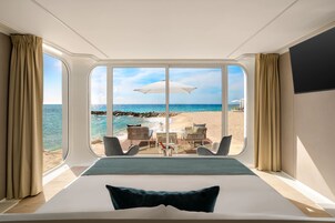 Preferred Club Mare Beachfront Bungalow King | Sängtillbehör av högsta kvalitet och gratis produkter i minibar