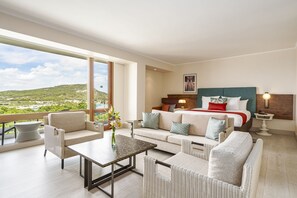 Preferred Club Junior Suite Ocean View King | Seprai premium, minibar gratis, brankas, dan meja kerja