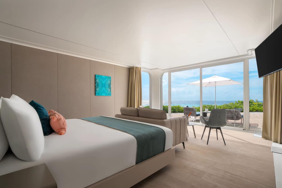 Preferred Club Mare Premium Beachfront Bungalow King | 高档床上用品、迷你吧（备有免费物品）、客房内保险箱、办公桌