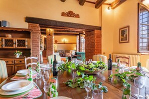 Dining - Elegant historic villa, sleeps 12, so tastefully reconstructed according to Tuscan style with stunn (Chiusdino)