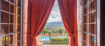 Elegant historic villa, sleeps 12, so tastefully reconstructed according to Tuscan style with stunn