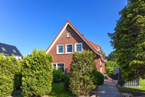Unclassified image, 3 of 30, button - Apartment upstairs - House Cape Horn (Neuharlingersiel)