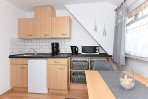 Fridge, microwave