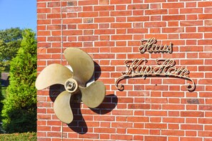 Unclassified image, 5 of 30, button - Apartment upstairs - House Cape Horn (Neuharlingersiel)