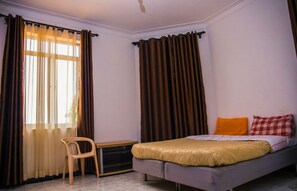 Studio, 1 giường đôi | 1 phòng ngủ, truy cập Internet không dây miễn phí, bộ trải giường 
