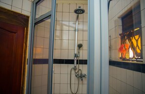 Studio, 1 Double Bed | Bathroom