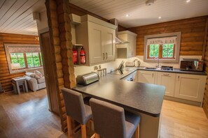 Fridge, microwave, oven, stovetop - Buzzard Lodge - sleeps 4 | Hot Tub, Dog Friendly | 4* Gold Award (Pickering)