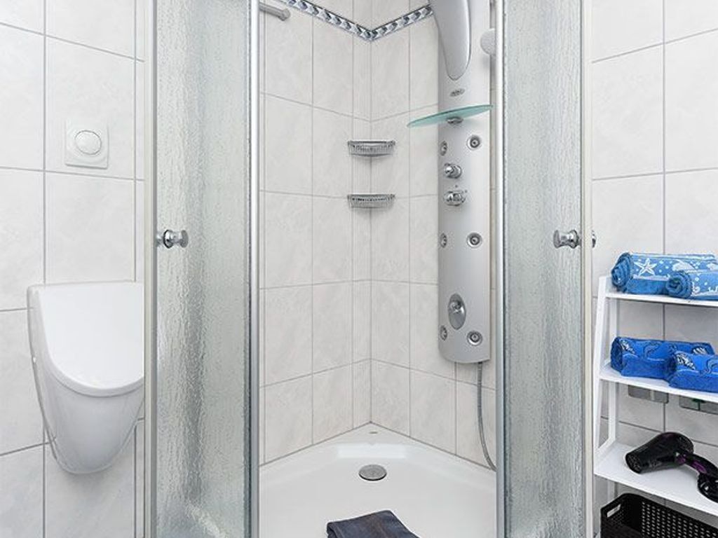 Dusche, Haartrockner, Handtücher, Seife