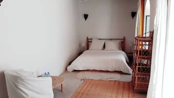 6 bedrooms, iron/ironing board, internet