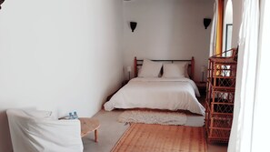 6 slaapkamers, een strijkplank/strijkijzer, internet