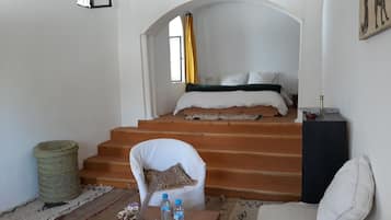 6 bedrooms, iron/ironing board, internet