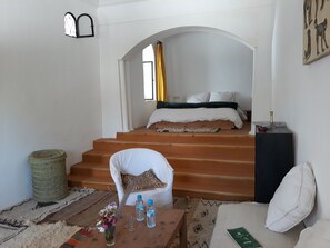 6 slaapkamers, een strijkplank/strijkijzer, internet