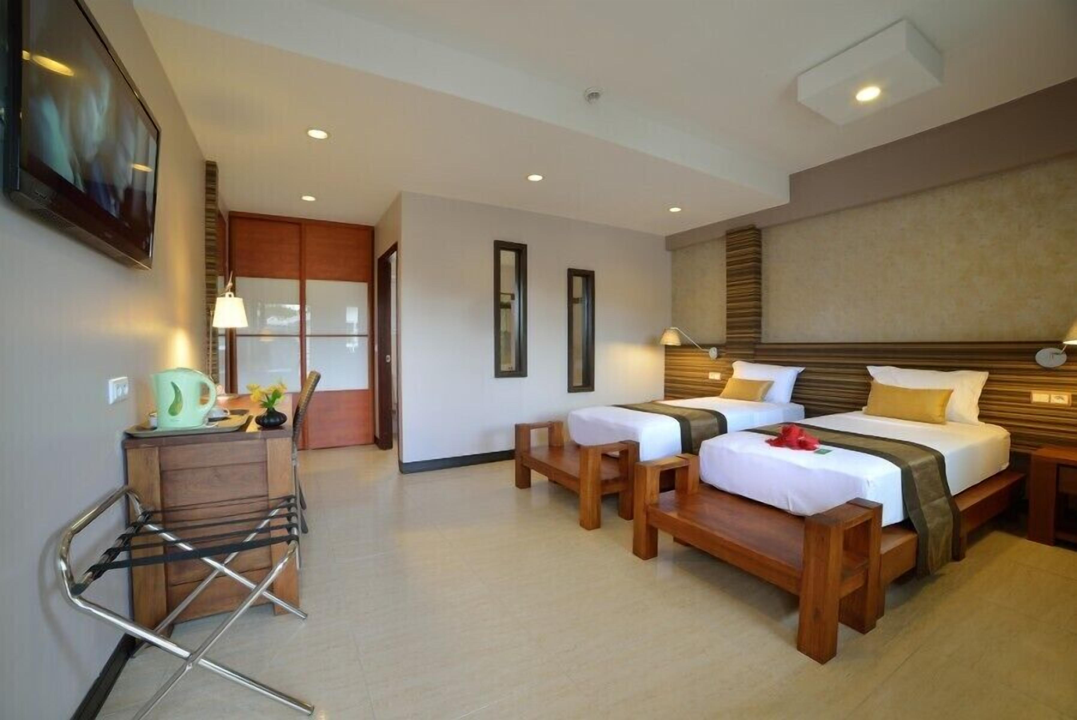 double room (3 singles or 1 queen + 1 single) | soundproofing, rollaway beds, free wifi, bed sheets