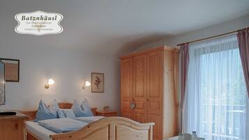 1 bedroom, travel cot, WiFi, bed sheets