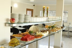 Free daily buffet breakfast  - Turis Hotel (Campo Grande)