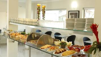 Desayuno buffet incluido todos los días