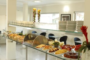 Free daily buffet breakfast  - Turis Hotel (Campo Grande)