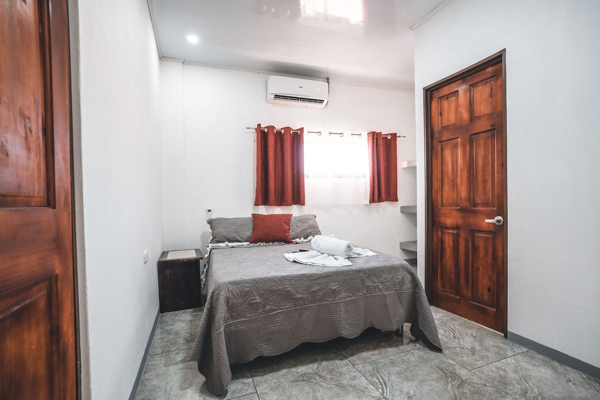 Standard Double Room, Non Smoking, Ensuite | Free WiFi, bed sheets