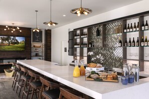 Free daily continental breakfast - Wine Stone Inn (Santa Maria)