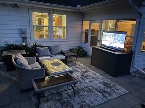 Property grounds - Quiet neighborhood less than 7 miles from Notre Dame stadium (South Bend)