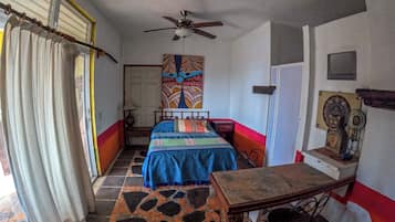 Suite estudio tradicional | Decoración personalizada, muebles diferentes y wifi gratis