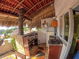 Phòng có tầm nhìn toàn cảnh | Bếp riêng | Tủ lạnh, lò vi sóng, bếp nấu, dụng cụ nấu nướng/bát dĩa/dao nĩa 